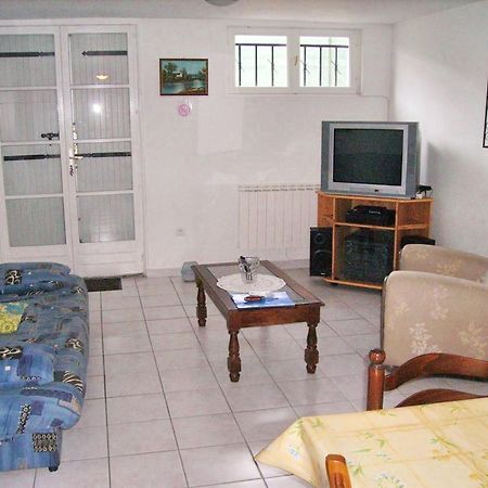 Appartement Charmant A Breuillet Avec Jardin Spacieux Kültér fotó