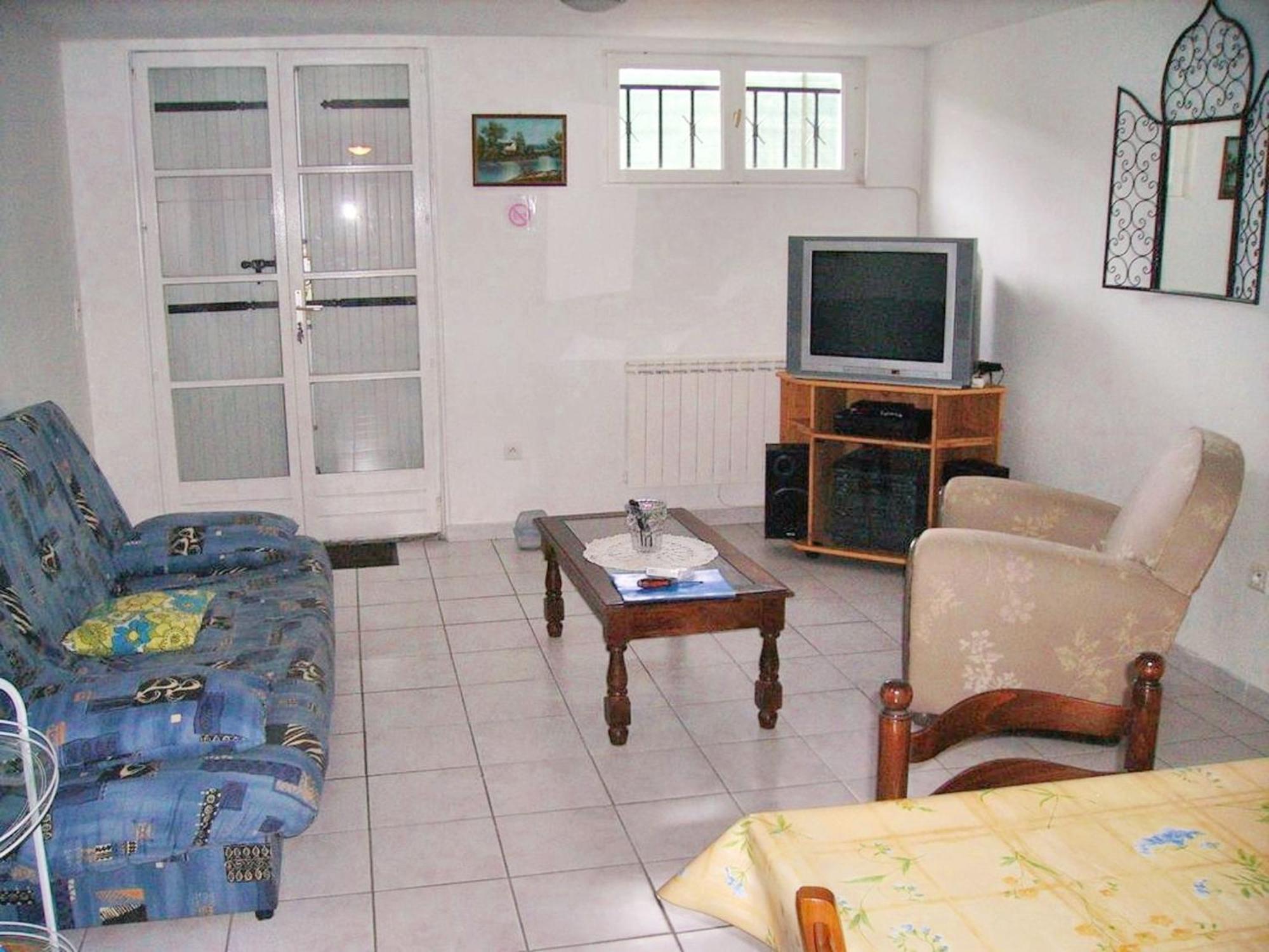 Appartement Charmant A Breuillet Avec Jardin Spacieux Kültér fotó