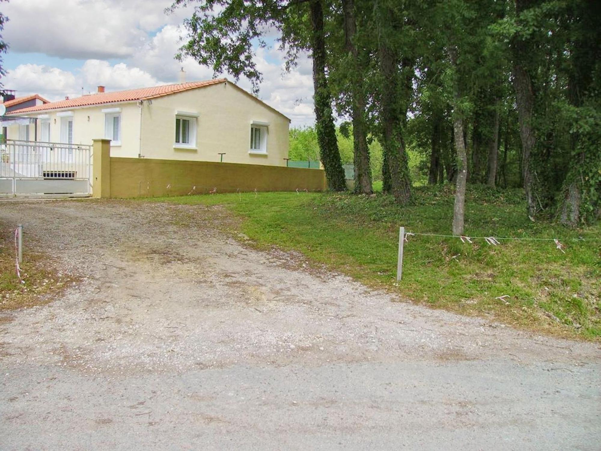 Appartement Charmant A Breuillet Avec Jardin Spacieux Kültér fotó